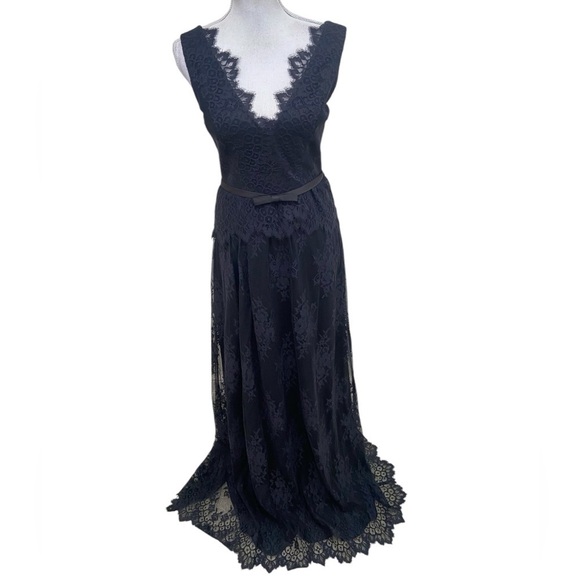 Erin v neckline black lace fit and flare gown double lined waist detail small - Picture 1 of 11